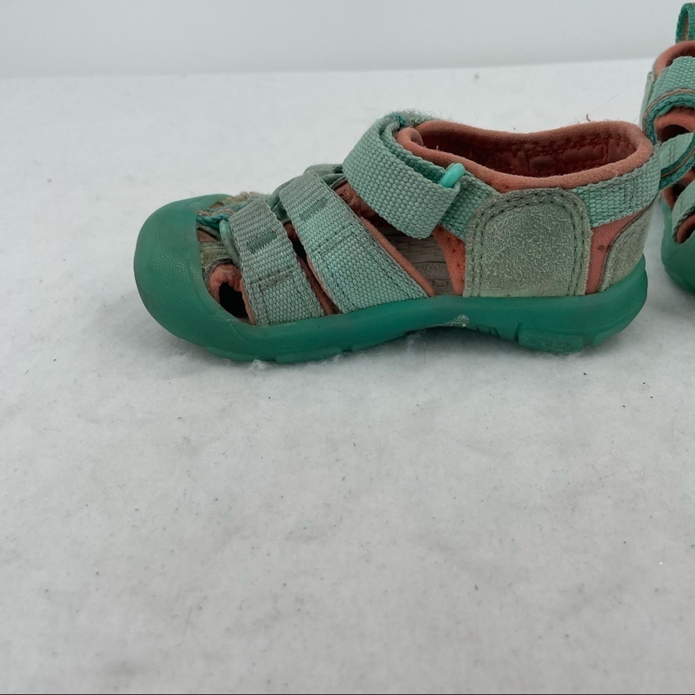 KEEN Girls Newport H2 Sandal Color: Cockatoo/Coral size: 6 - Picture 14 of 16
